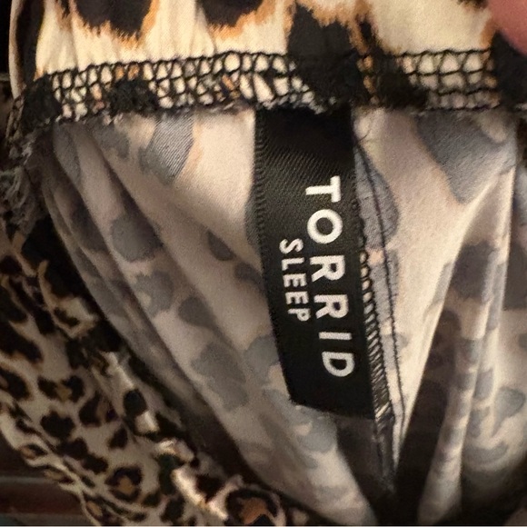 133- Torrid 3 silky leopard print PJ set - Picture 3 of 7